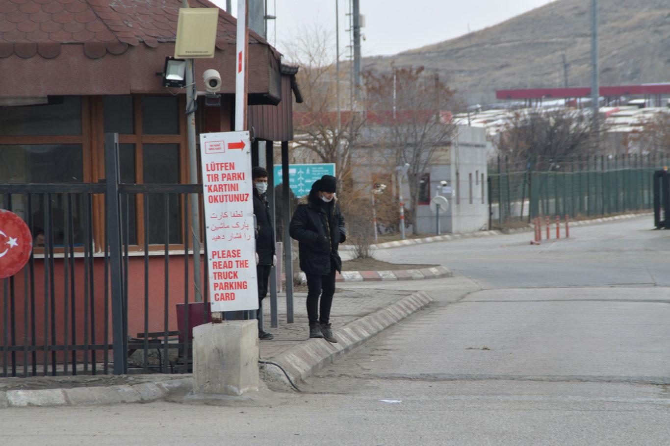 Gürbulak'ta 7 kilometrelik TIR kuyruğu oluştu